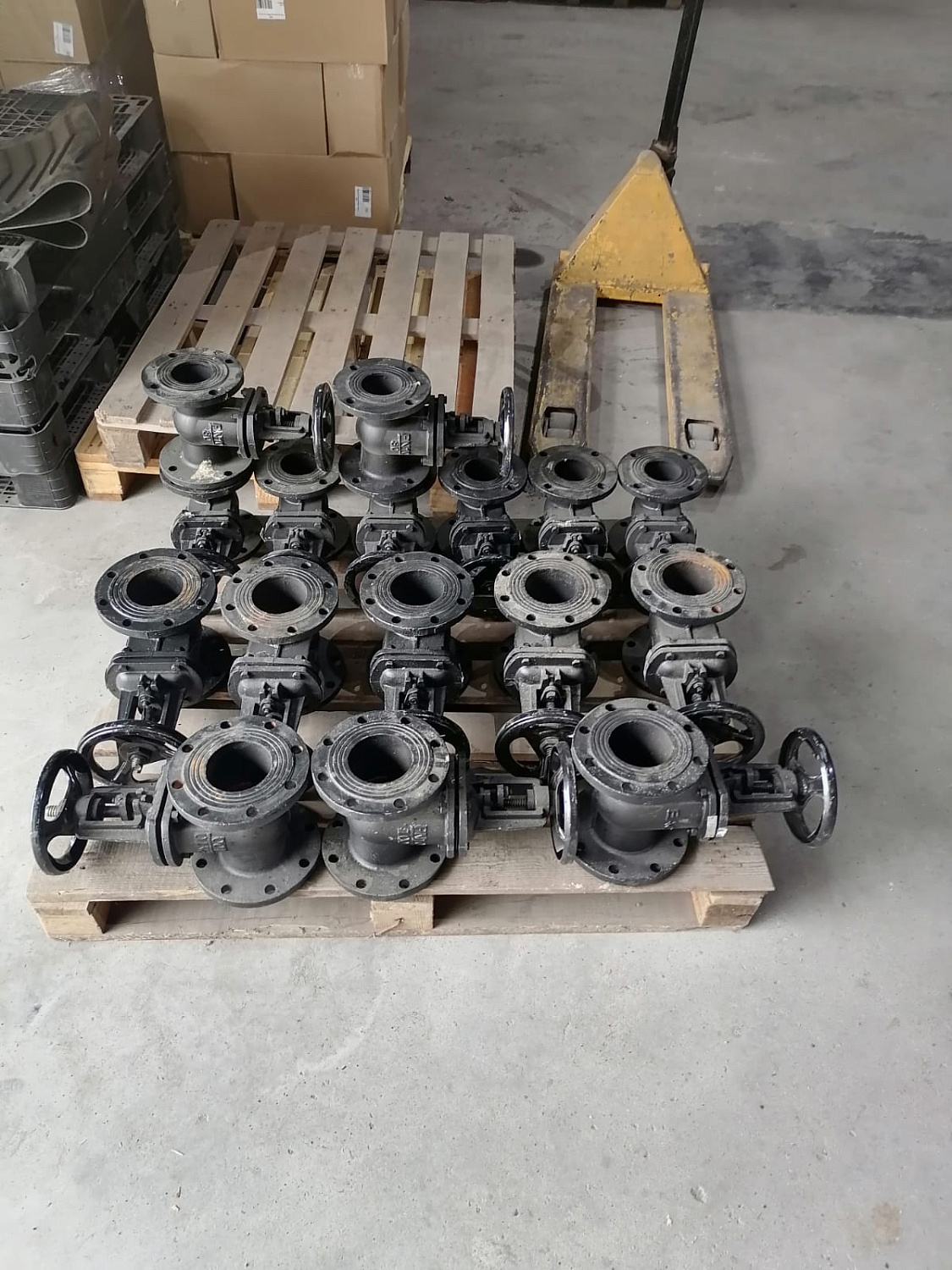 Надежные решения для ваших трубопроводов: отгрузка комплектующих со склада г. Владивосток